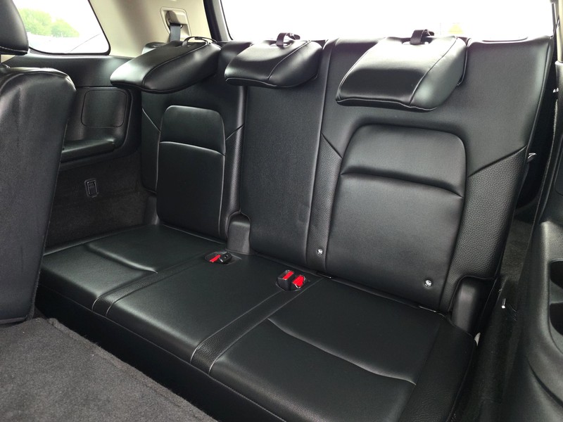 Nissan Pathfinder Vehicle Full-screen Gallery Image 15