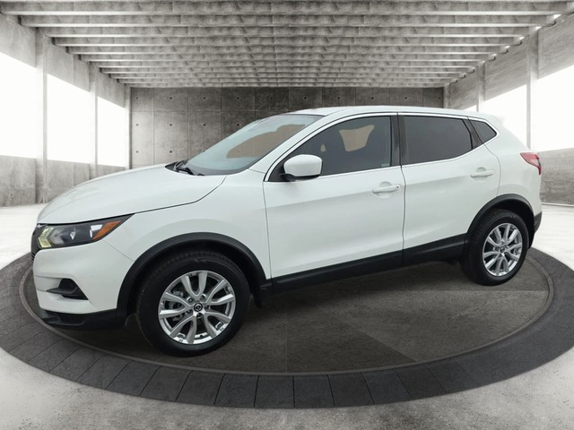 Nissan Rogue Sport Vehicle Full-screen Gallery Image 02