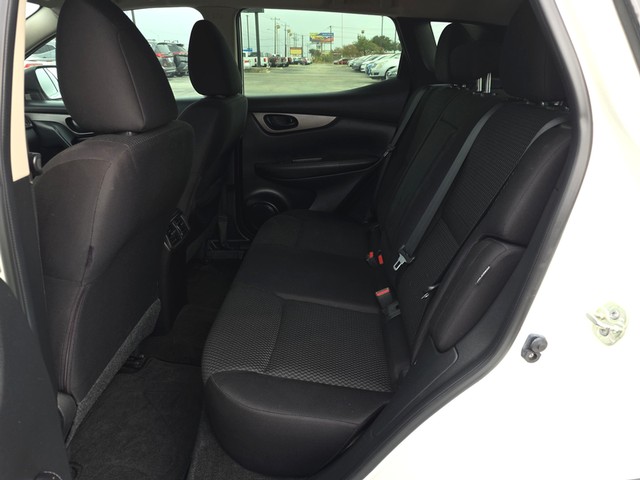 Nissan Rogue Sport Vehicle Full-screen Gallery Image 10