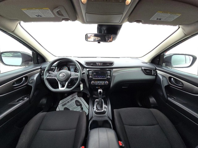 Nissan Rogue Sport Vehicle Full-screen Gallery Image 15