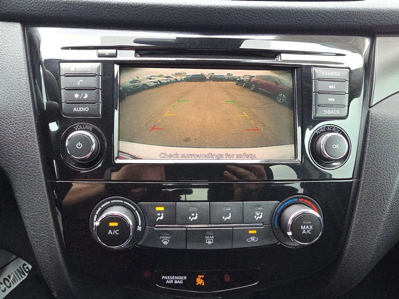Nissan Rogue Sport Vehicle Full-screen Gallery Image 17