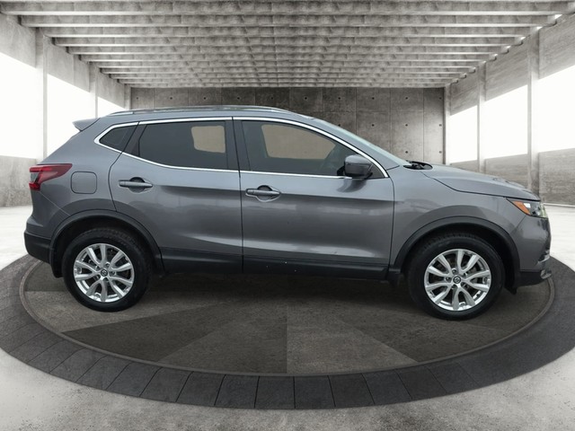 Nissan Rogue Sport Vehicle Full-screen Gallery Image 04