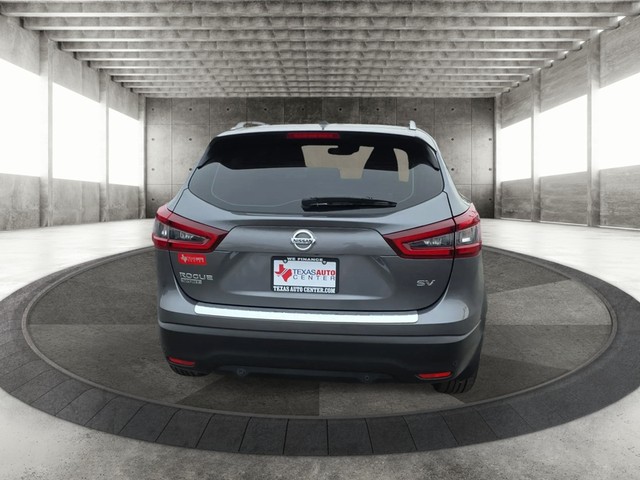 Nissan Rogue Sport Vehicle Full-screen Gallery Image 06