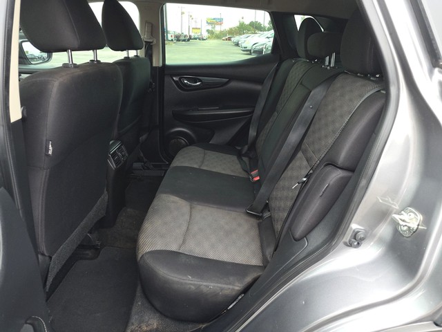 Nissan Rogue Sport Vehicle Full-screen Gallery Image 10