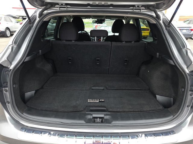 Nissan Rogue Sport Vehicle Full-screen Gallery Image 11