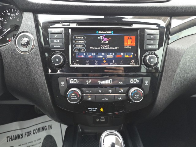Nissan Rogue Sport Vehicle Full-screen Gallery Image 12