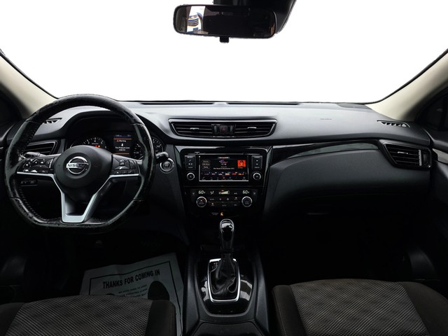 Nissan Rogue Sport Vehicle Full-screen Gallery Image 16