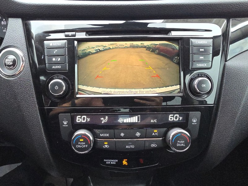 Nissan Rogue Sport Vehicle Full-screen Gallery Image 17