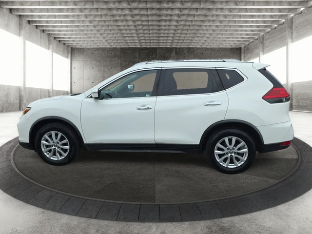 Nissan Rogue Vehicle Full-screen Gallery Image 05