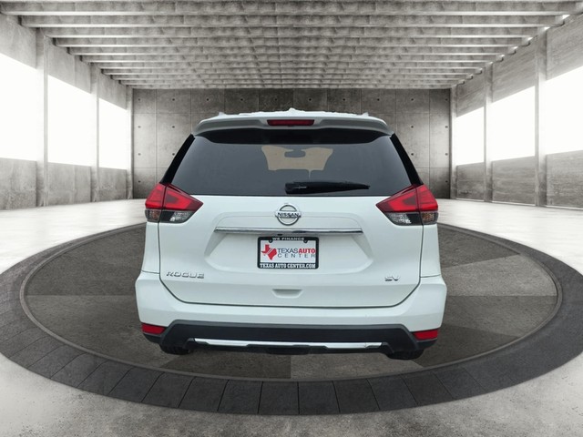 Nissan Rogue Vehicle Full-screen Gallery Image 06