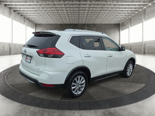 Nissan Rogue Vehicle Full-screen Gallery Image 07