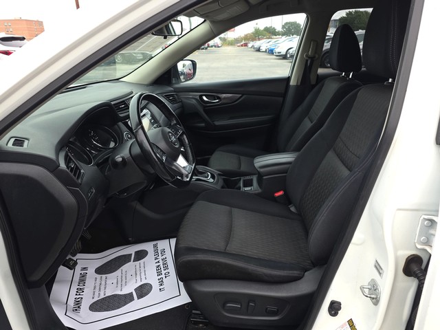 Nissan Rogue Vehicle Full-screen Gallery Image 09