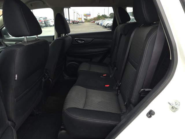 Nissan Rogue Vehicle Full-screen Gallery Image 10