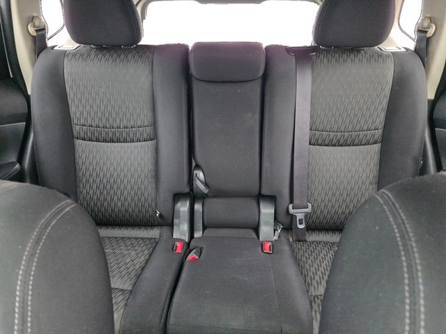 Nissan Rogue Vehicle Full-screen Gallery Image 13