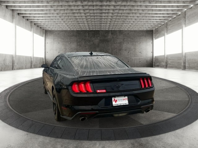 Ford Mustang Vehicle Full-screen Gallery Image 08
