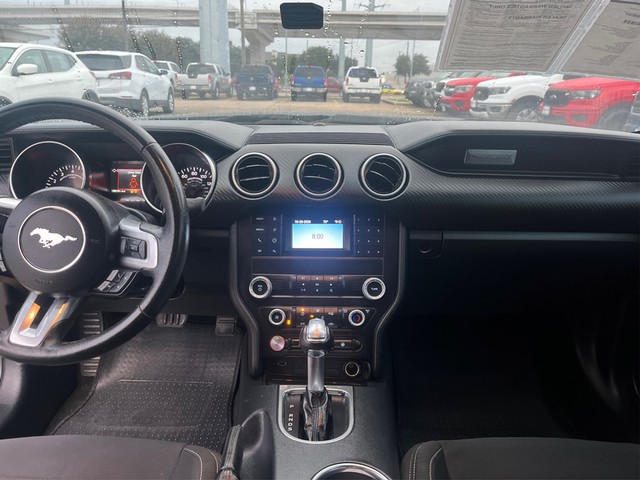 Ford Mustang Vehicle Full-screen Gallery Image 11
