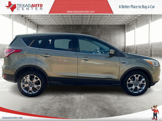 Ford Escape Vehicle Full-screen Gallery Image 04