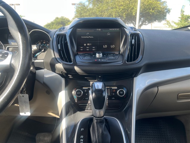 Ford Escape Vehicle Full-screen Gallery Image 12