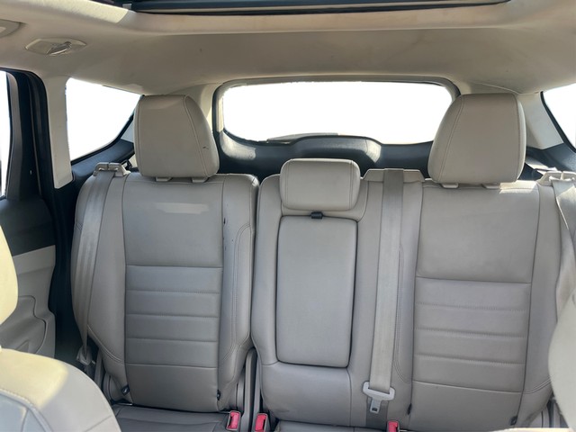 Ford Escape Vehicle Full-screen Gallery Image 13