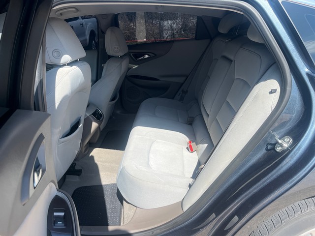 Chevrolet Malibu Vehicle Full-screen Gallery Image 10