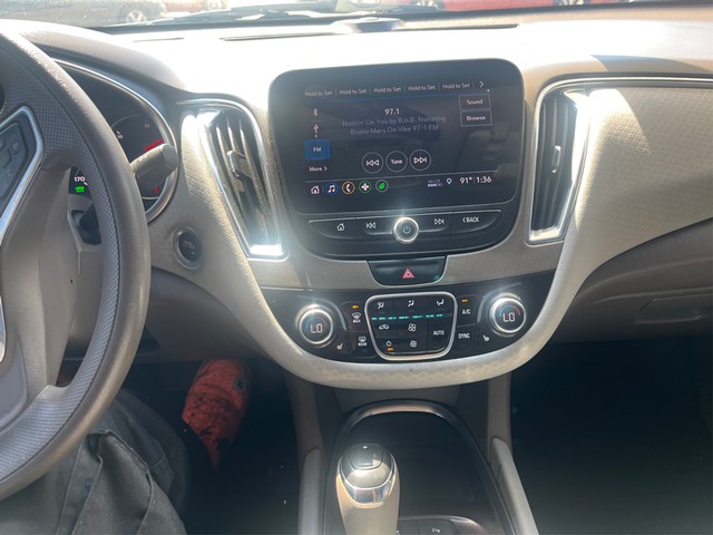 Chevrolet Malibu Vehicle Full-screen Gallery Image 17