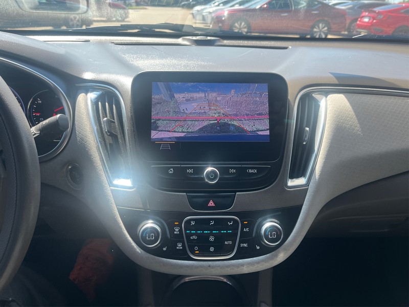 Chevrolet Malibu Vehicle Full-screen Gallery Image 18