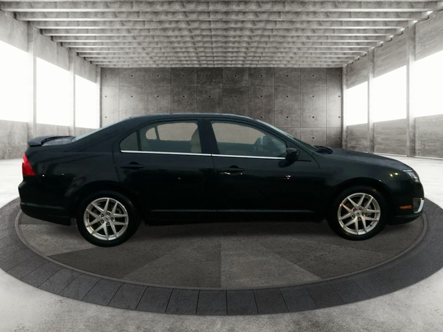 Ford Fusion Vehicle Full-screen Gallery Image 04