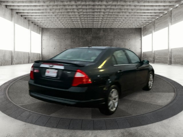 Ford Fusion Vehicle Full-screen Gallery Image 07