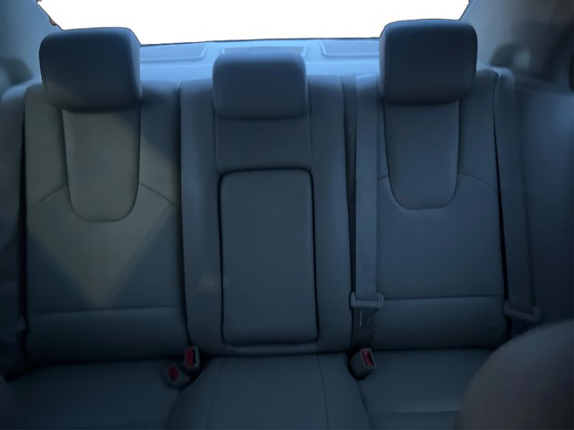 Ford Fusion Vehicle Full-screen Gallery Image 12