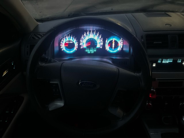 Ford Fusion Vehicle Full-screen Gallery Image 13