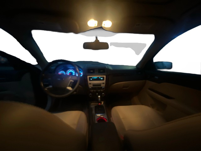 Ford Fusion Vehicle Full-screen Gallery Image 15
