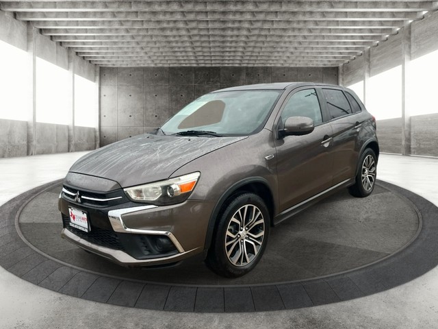 Mitsubishi Outlander Sport Vehicle Full-screen Gallery Image 02