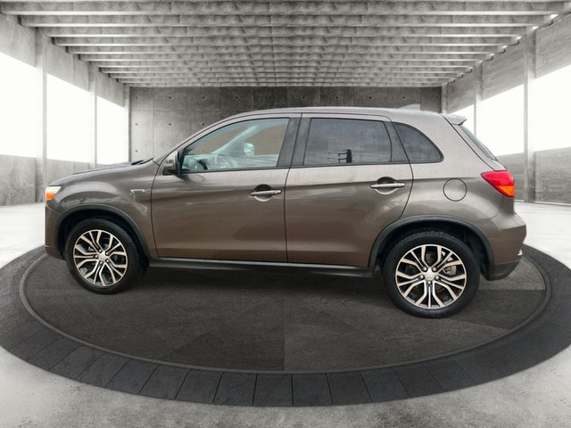 Mitsubishi Outlander Sport Vehicle Full-screen Gallery Image 05