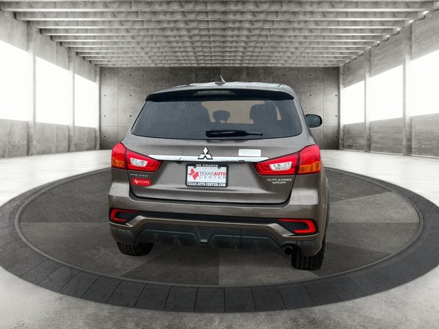 Mitsubishi Outlander Sport Vehicle Full-screen Gallery Image 06