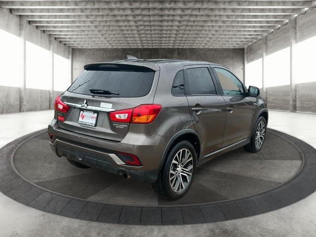 Mitsubishi Outlander Sport Vehicle Full-screen Gallery Image 07
