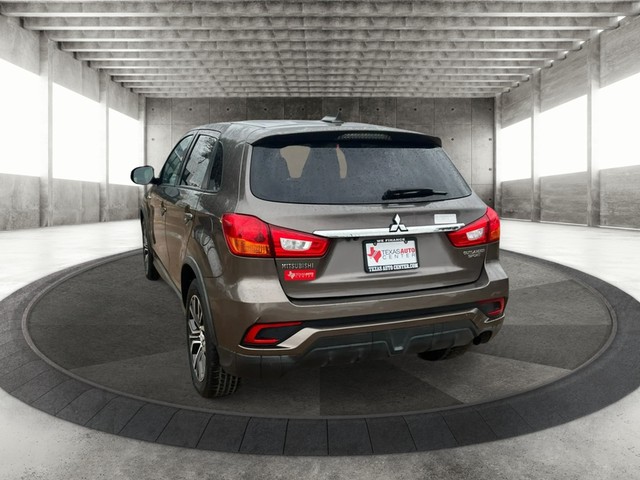 Mitsubishi Outlander Sport Vehicle Full-screen Gallery Image 08