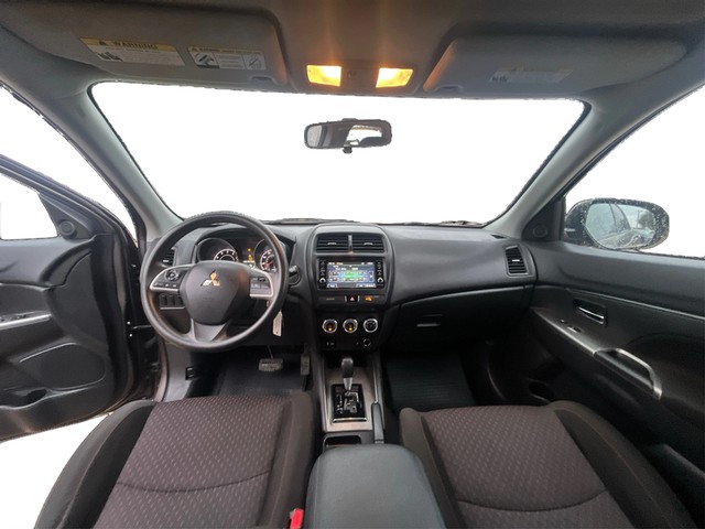 Mitsubishi Outlander Sport Vehicle Full-screen Gallery Image 15
