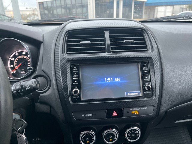 Mitsubishi Outlander Sport Vehicle Full-screen Gallery Image 16