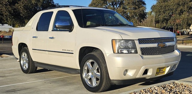 more details - chevrolet avalanche