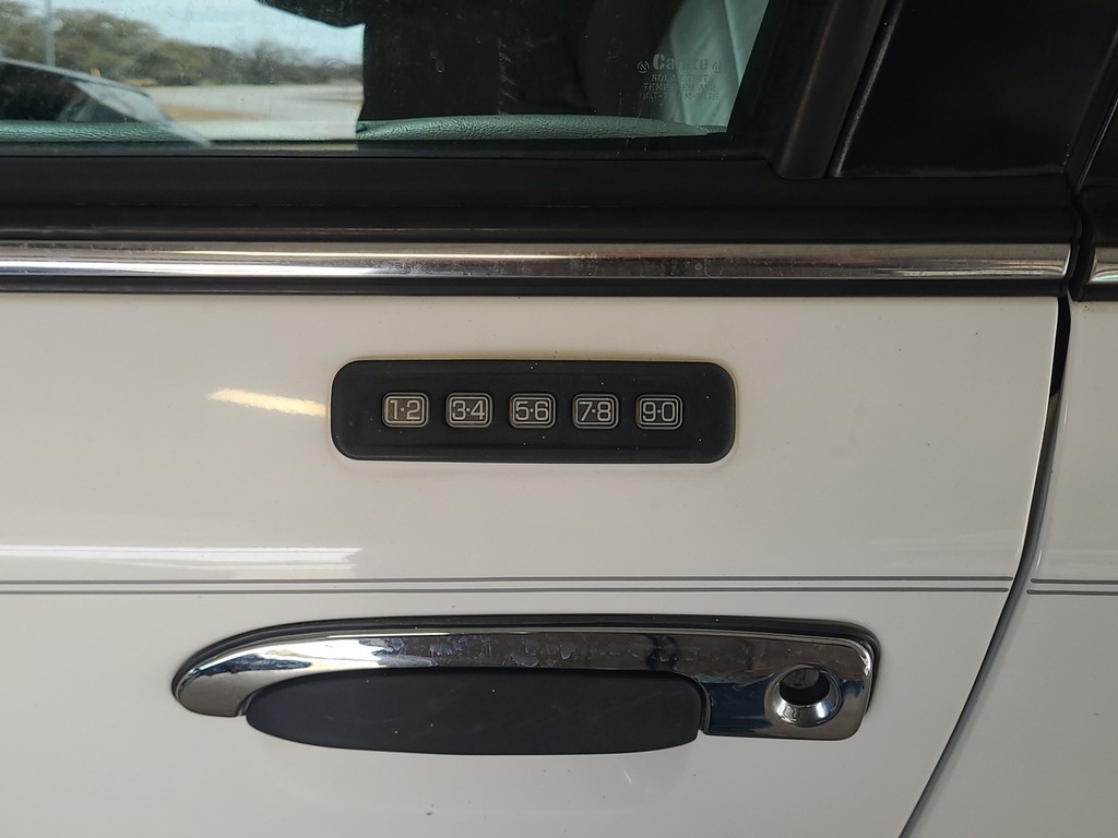 Mercury Grand Marquis Vehicle Image 12