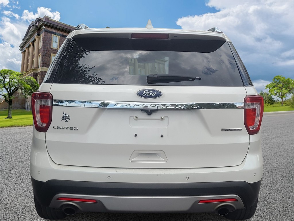 Ford Explorer Vehicle Image 4