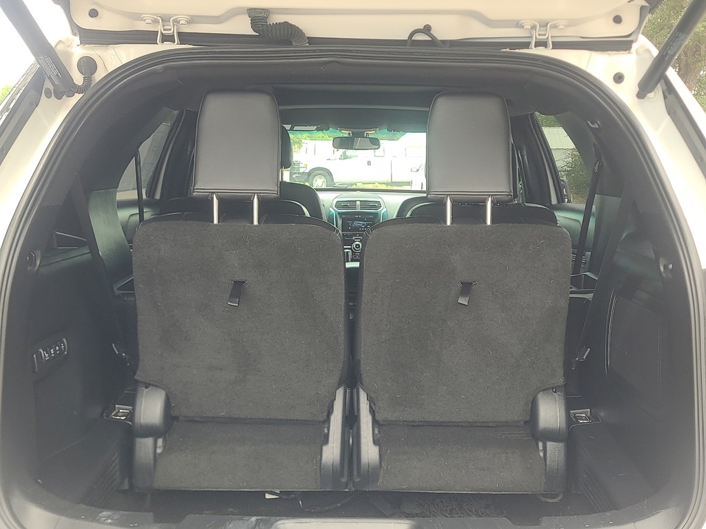 Ford Explorer Vehicle Image 5