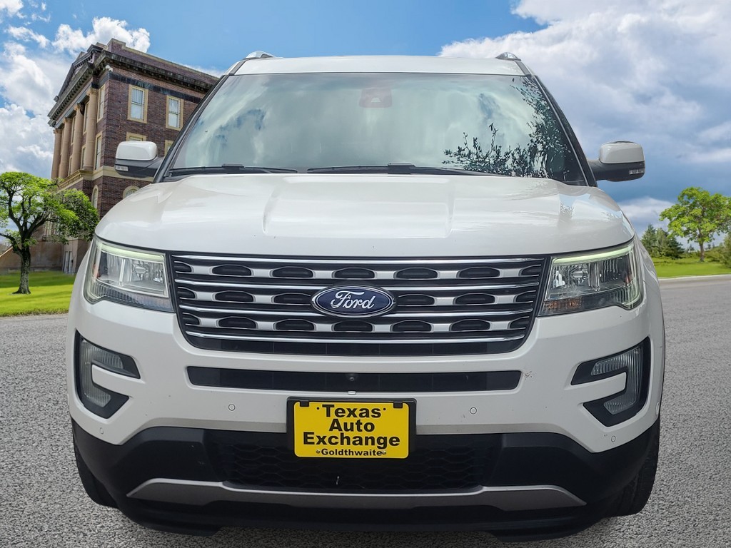 Ford Explorer Vehicle Image 9