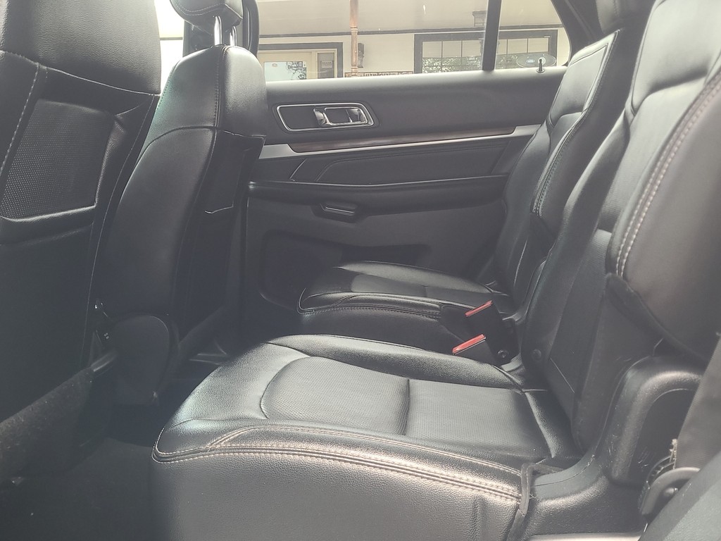 Ford Explorer Vehicle Image 11