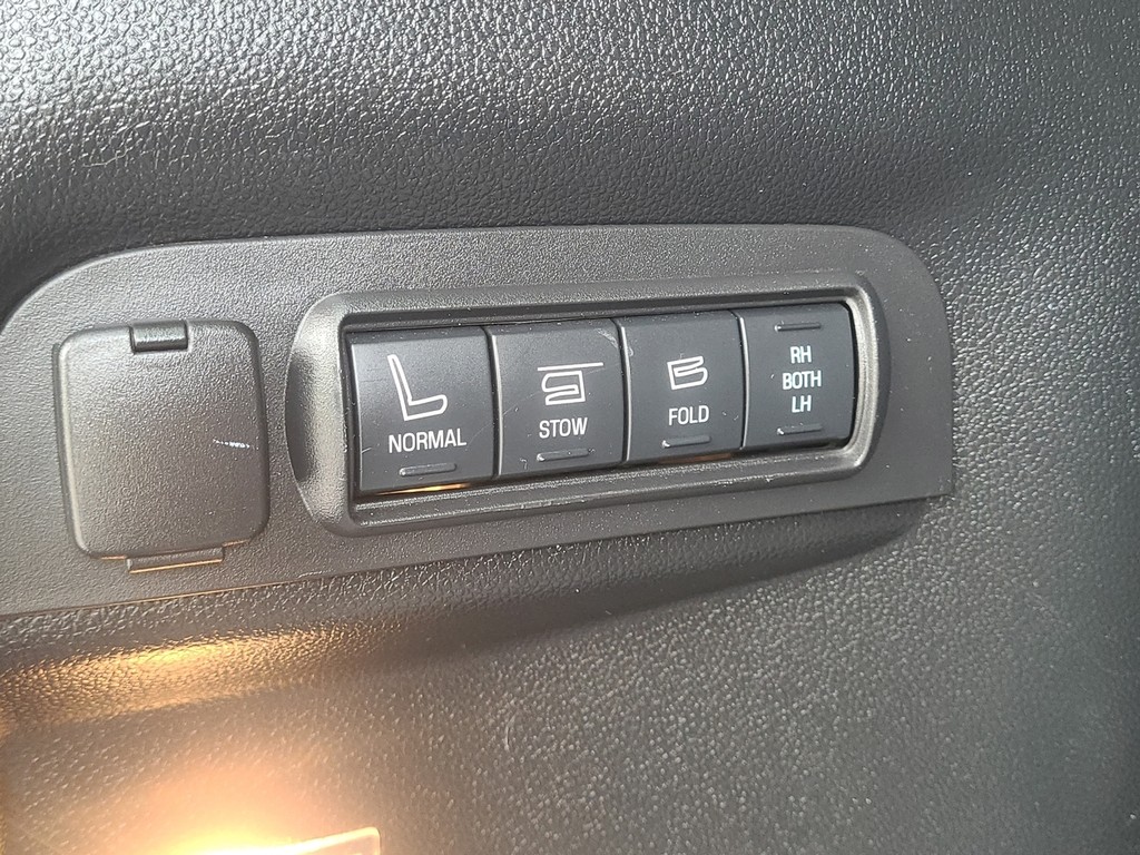 Ford Explorer Vehicle Image 13