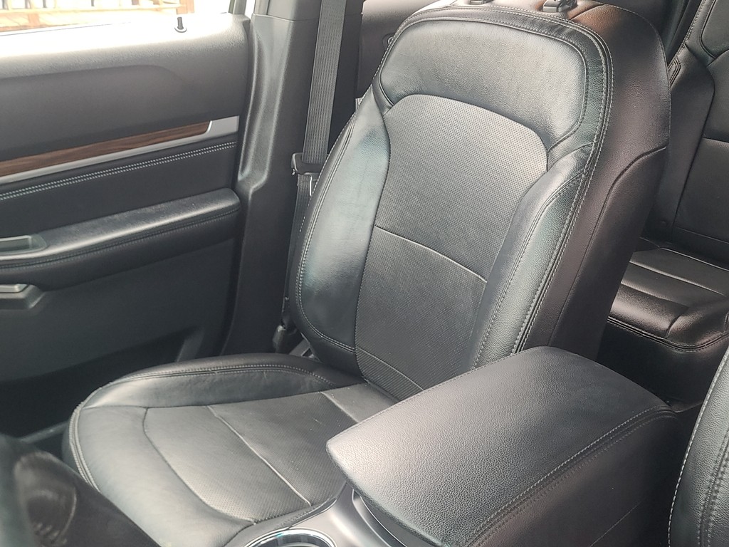 Ford Explorer Vehicle Image 19