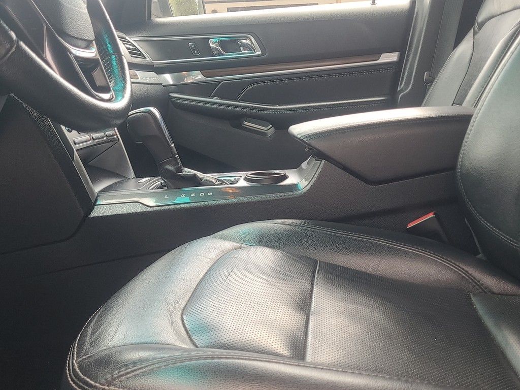 Ford Explorer Vehicle Image 20