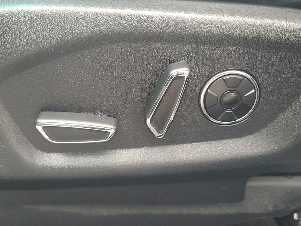 Ford Explorer Vehicle Image 21