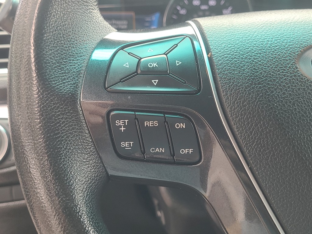 Ford Explorer Vehicle Image 25