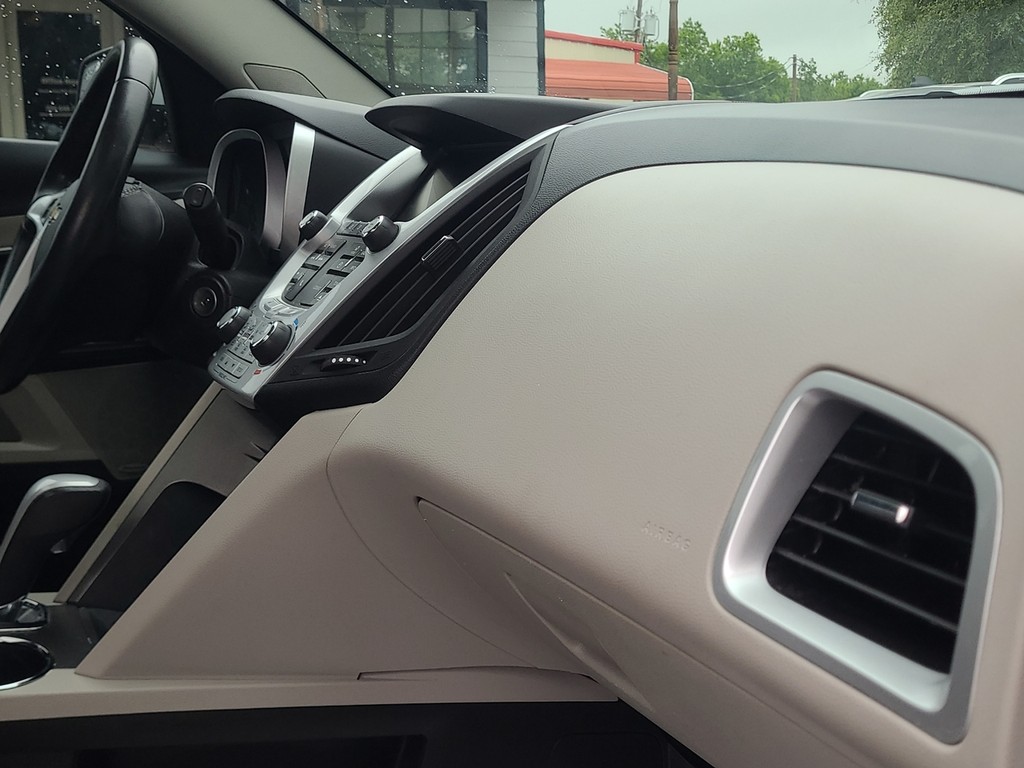 Chevrolet Equinox Vehicle Image 15